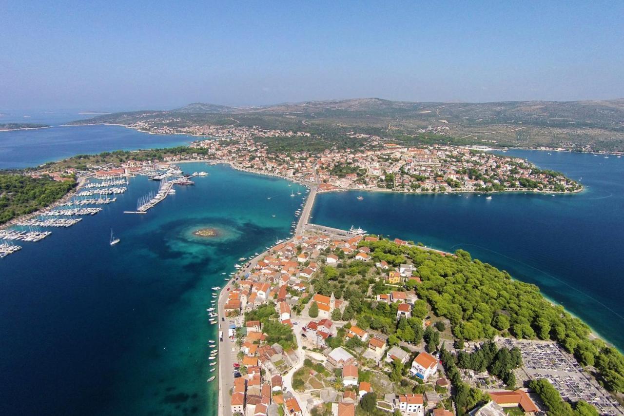 Apartments And Rooms With Parking Space Rogoznica - 10339 Екстер'єр фото