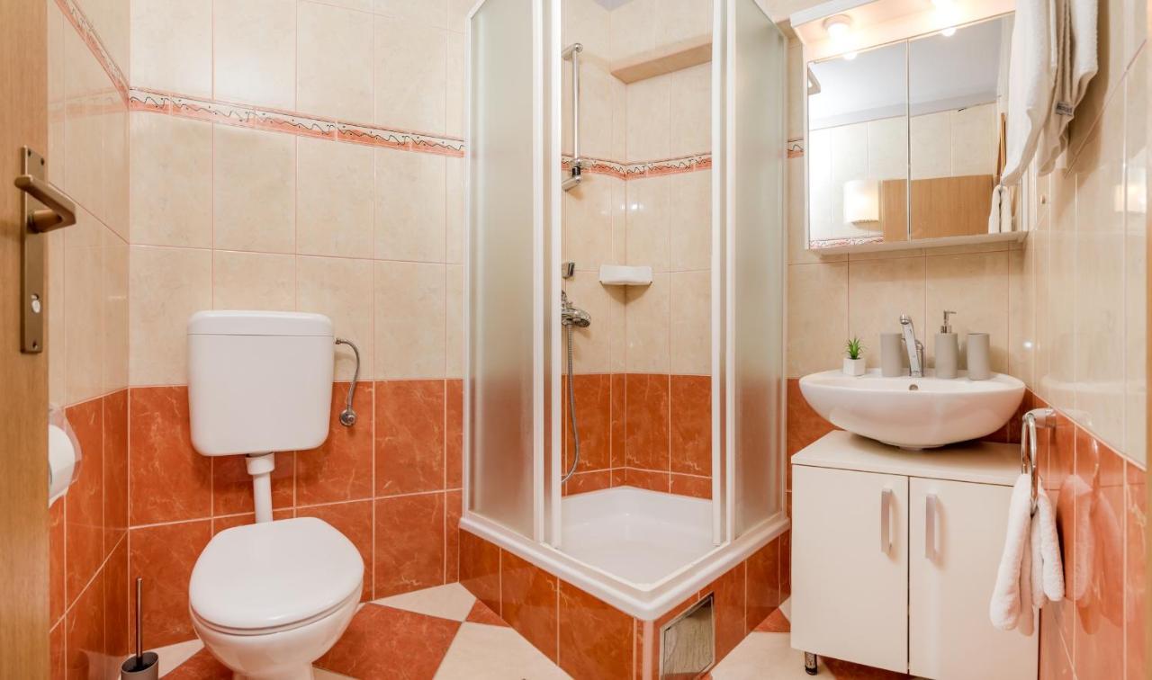 Apartments And Rooms With Parking Space Rogoznica - 10339 Екстер'єр фото