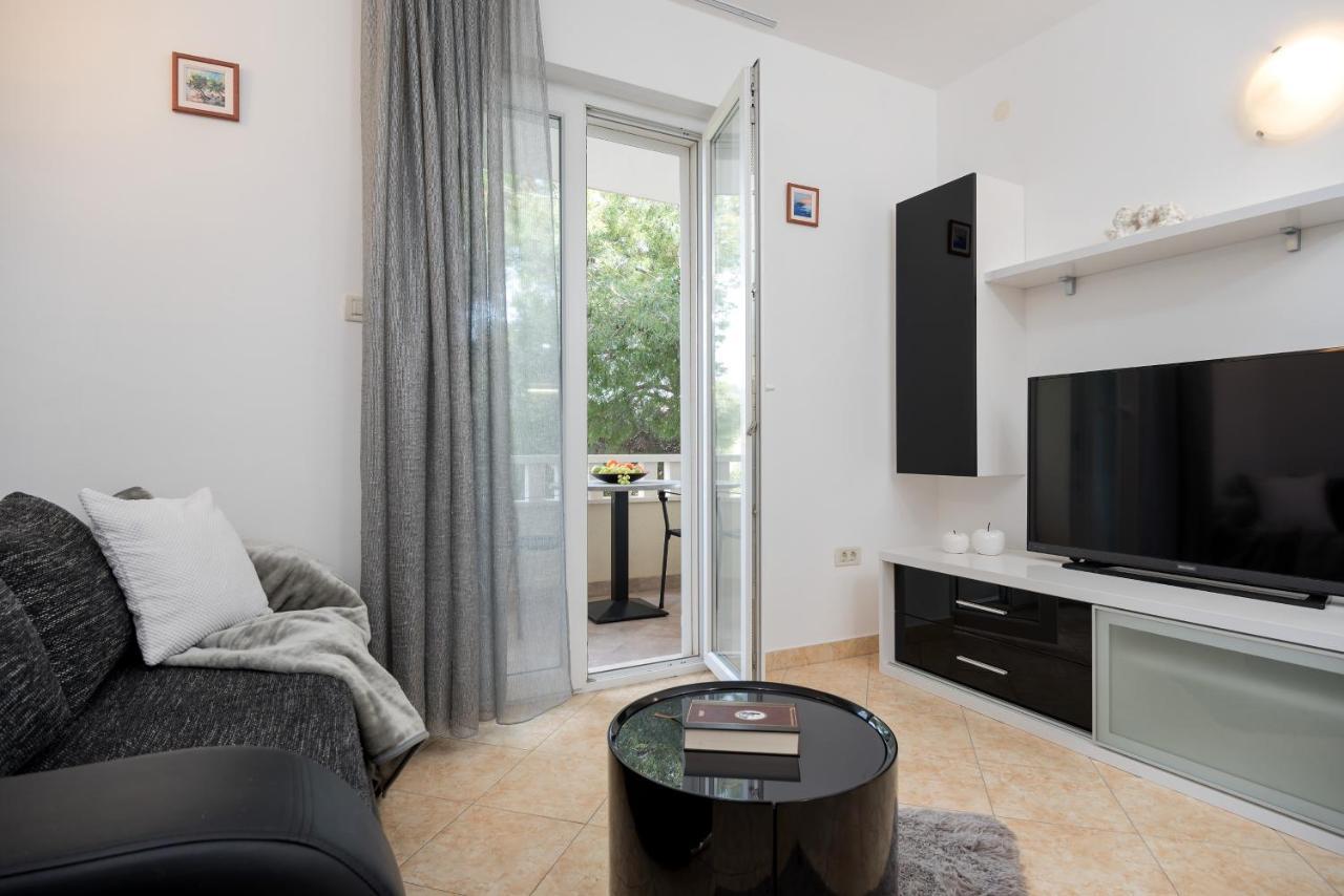 Apartments And Rooms With Parking Space Rogoznica - 10339 Екстер'єр фото