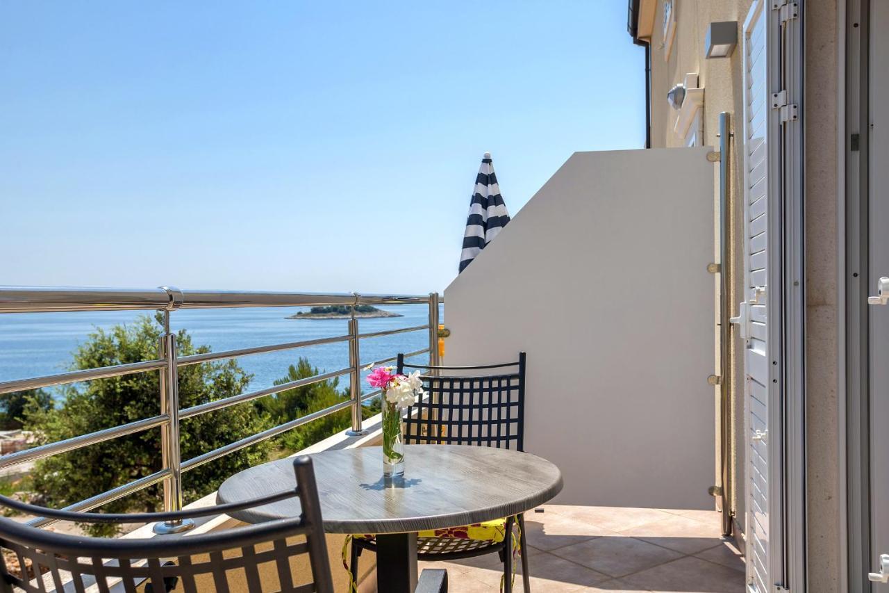 Apartments And Rooms With Parking Space Rogoznica - 10339 Екстер'єр фото