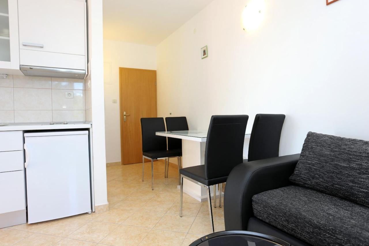 Apartments And Rooms With Parking Space Rogoznica - 10339 Екстер'єр фото