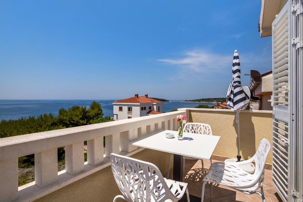 Apartments And Rooms With Parking Space Rogoznica - 10339 Екстер'єр фото