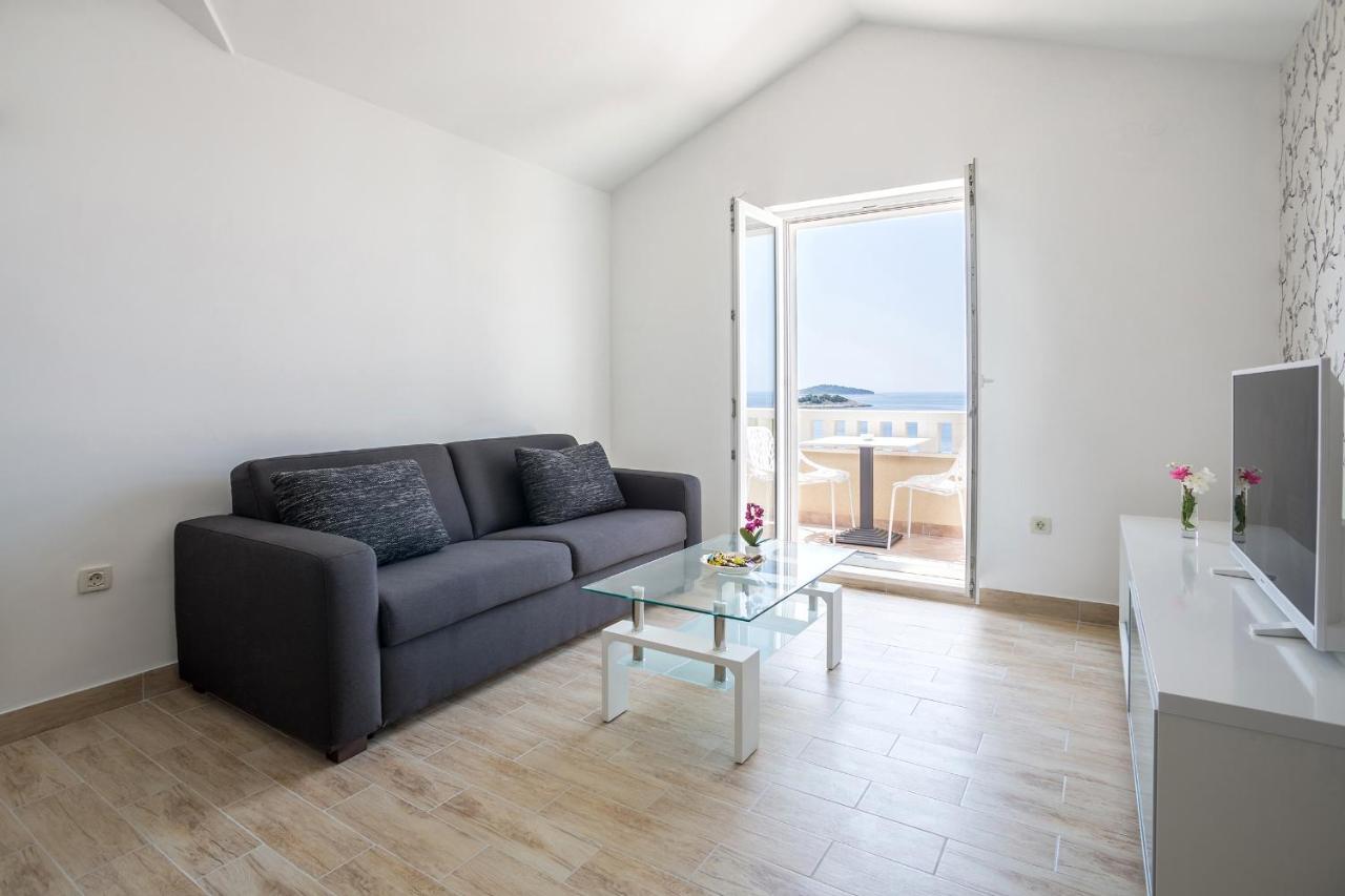 Apartments And Rooms With Parking Space Rogoznica - 10339 Екстер'єр фото