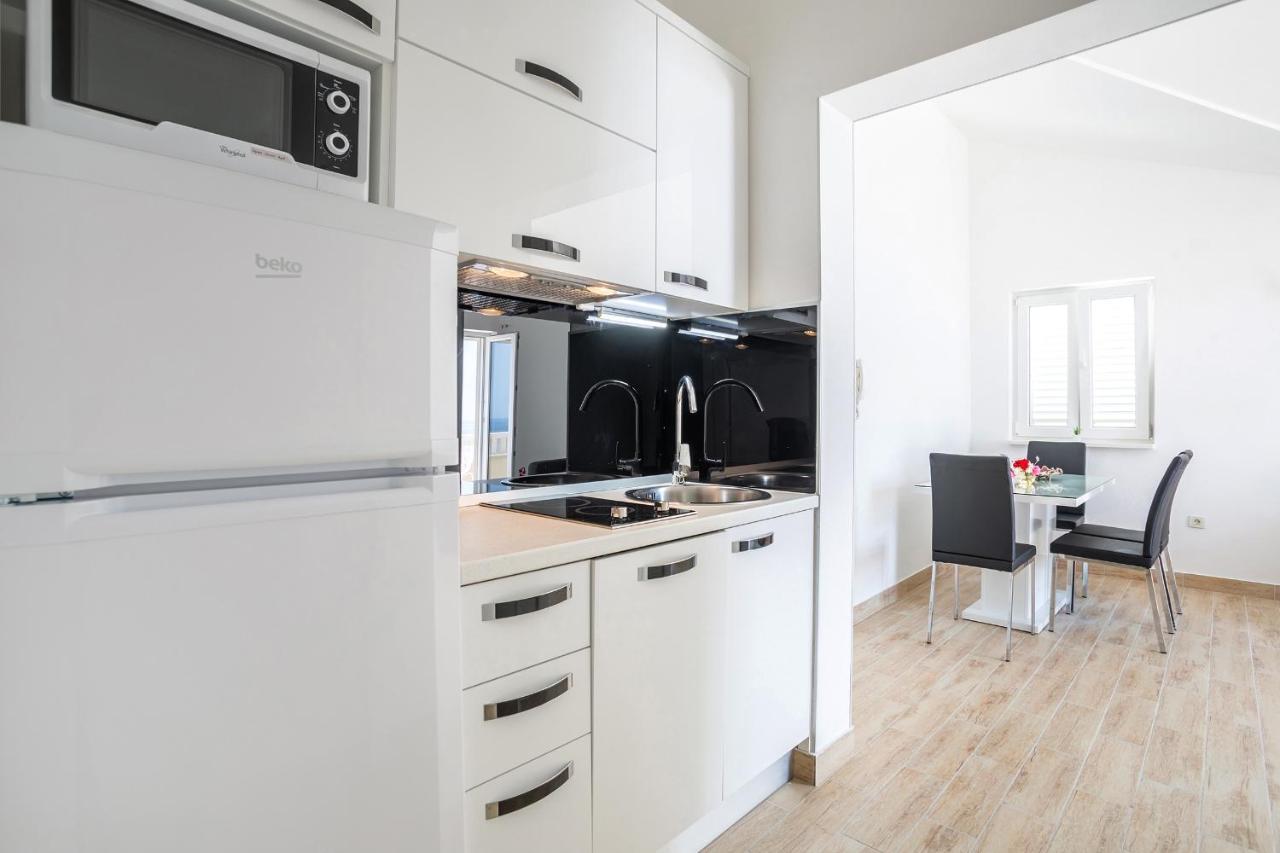 Apartments And Rooms With Parking Space Rogoznica - 10339 Екстер'єр фото