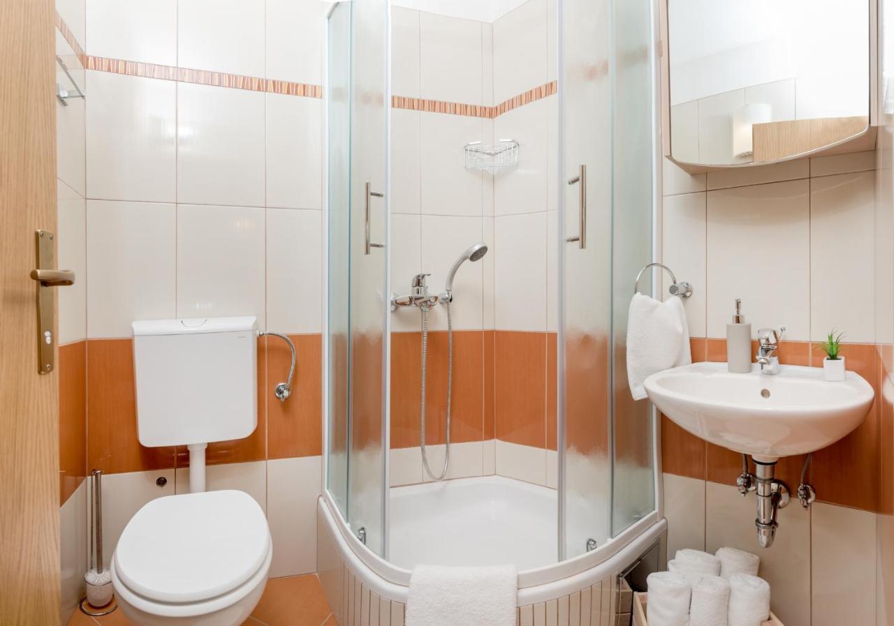 Apartments And Rooms With Parking Space Rogoznica - 10339 Екстер'єр фото