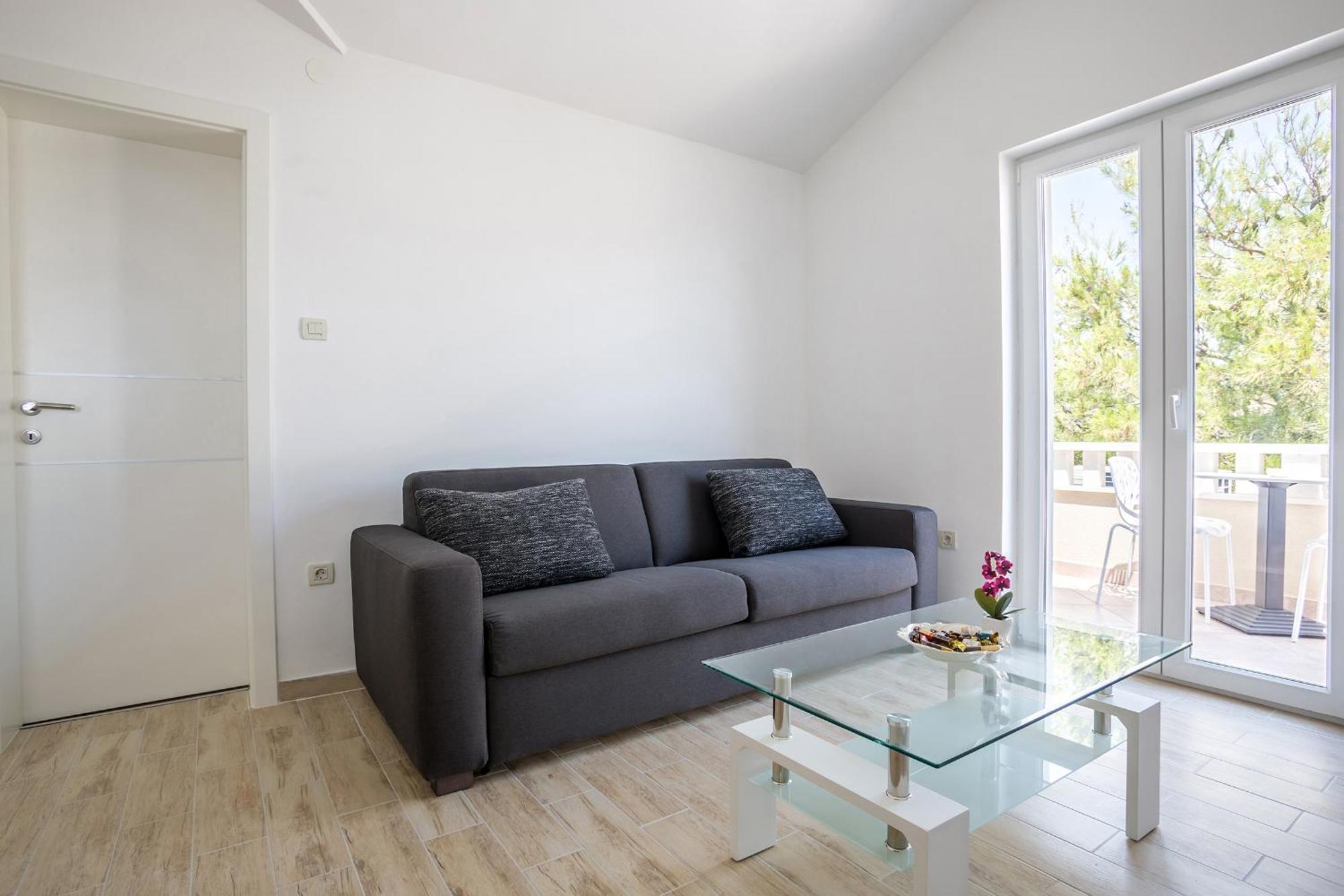 Apartments And Rooms With Parking Space Rogoznica - 10339 Номер фото