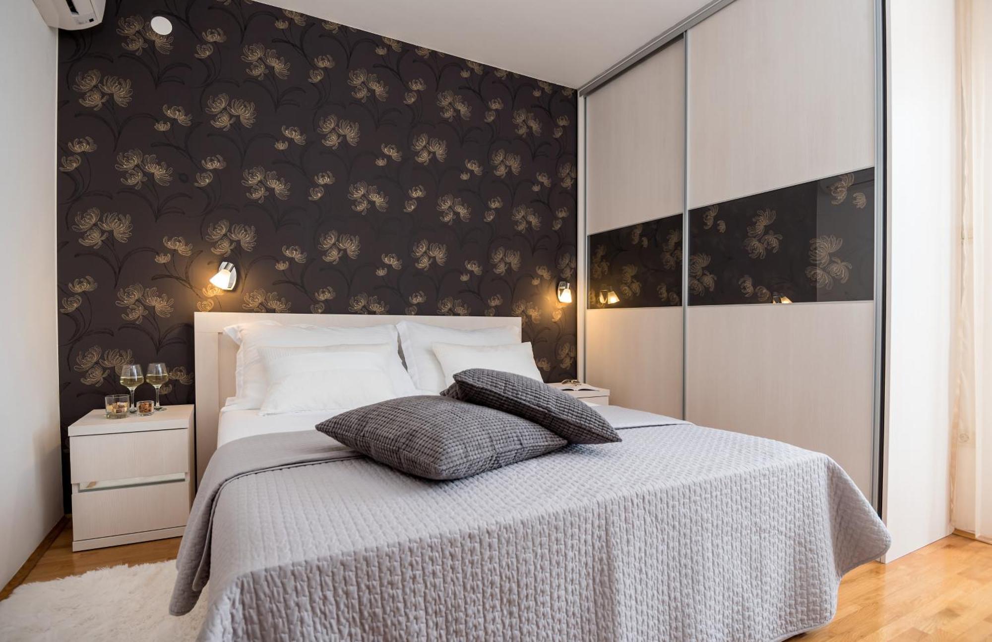 Apartments And Rooms With Parking Space Rogoznica - 10339 Номер фото